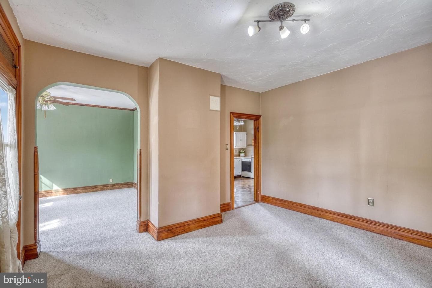 453 Carlisle Street photo 12