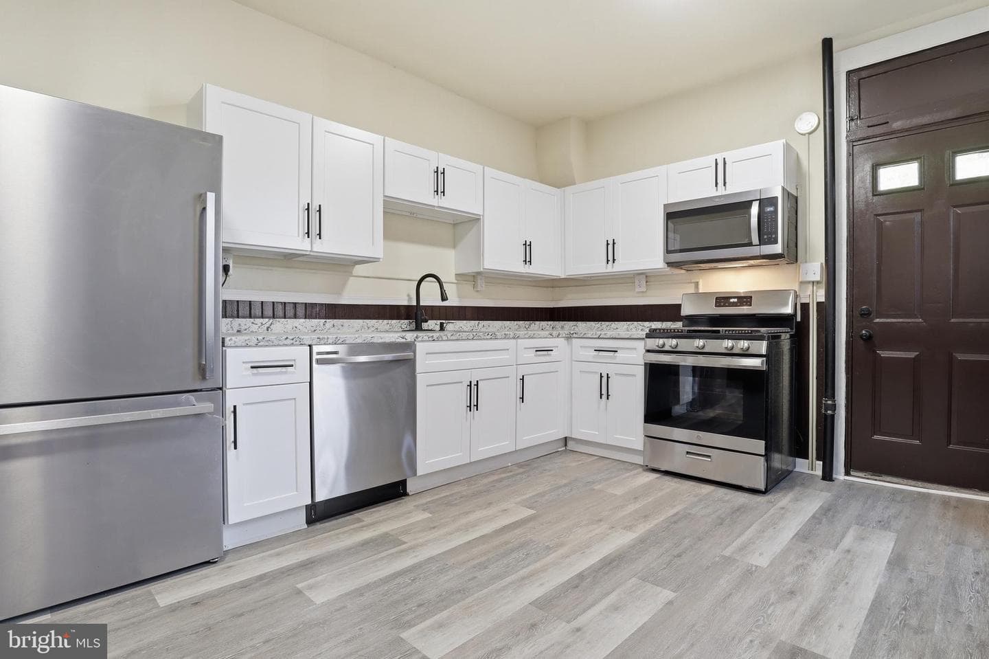 249 E Princess Street photo 10