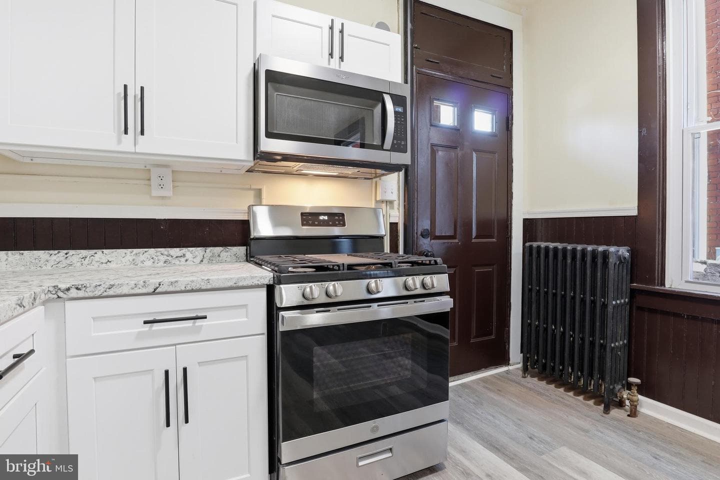 249 E Princess Street photo 12