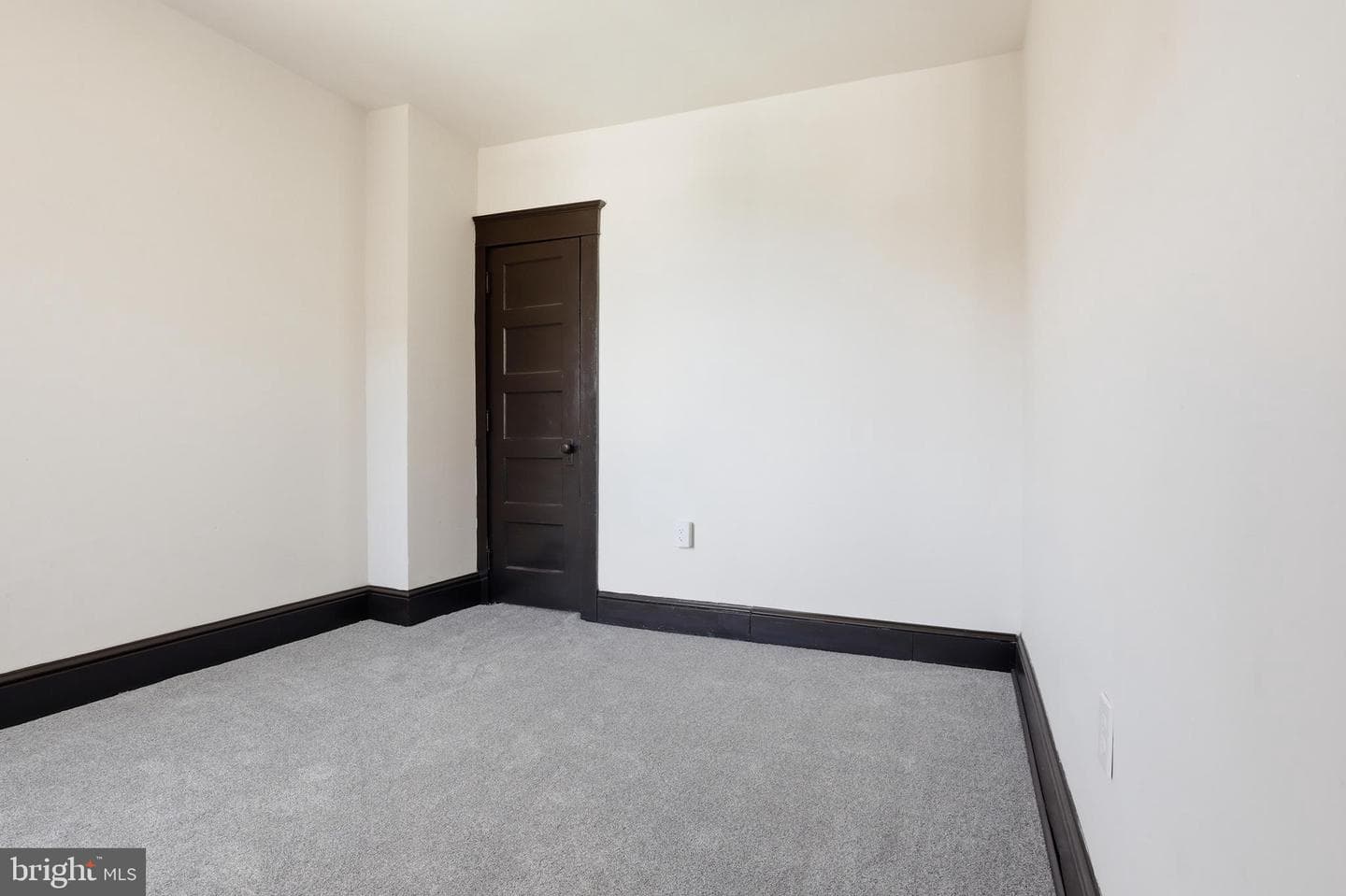 249 E Princess Street photo 15