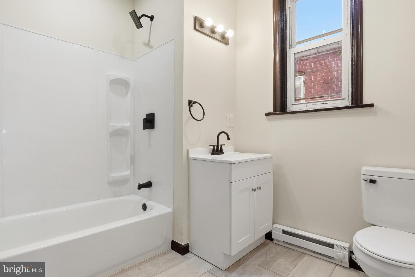 249 E Princess Street photo 20