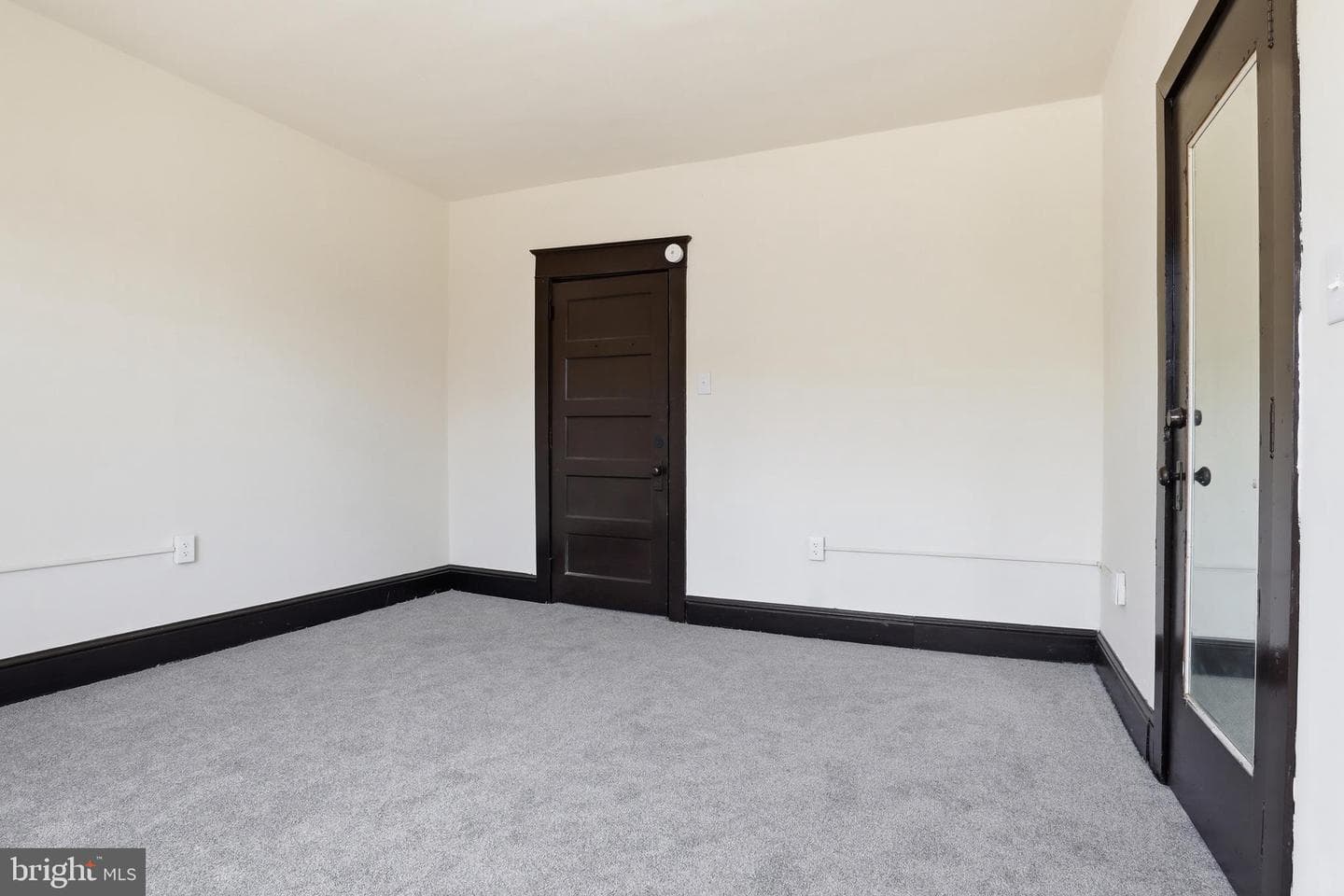 249 E Princess Street photo 23