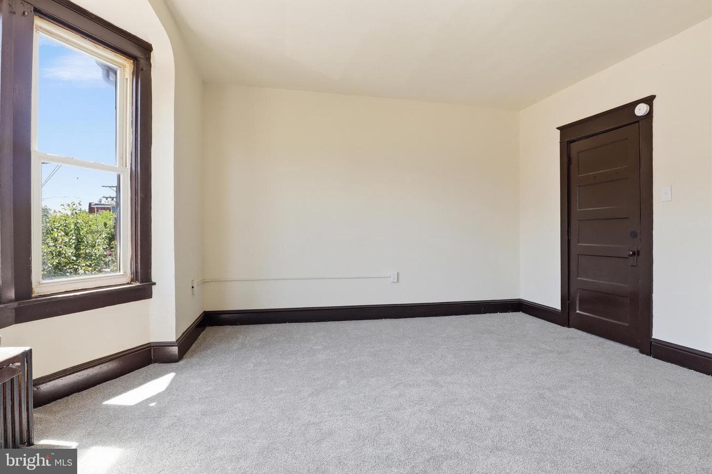 249 E Princess Street photo 24