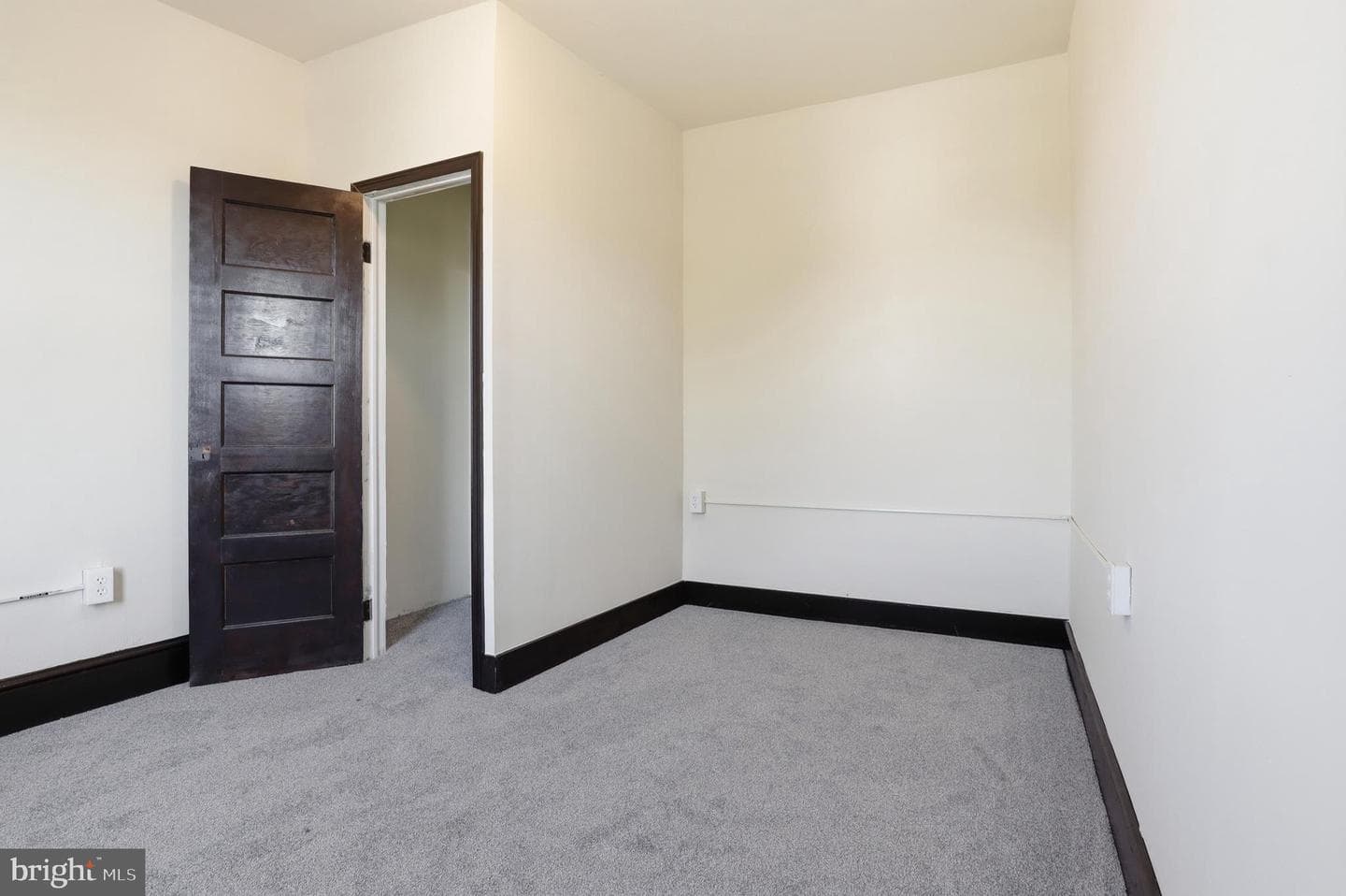 249 E Princess Street photo 26