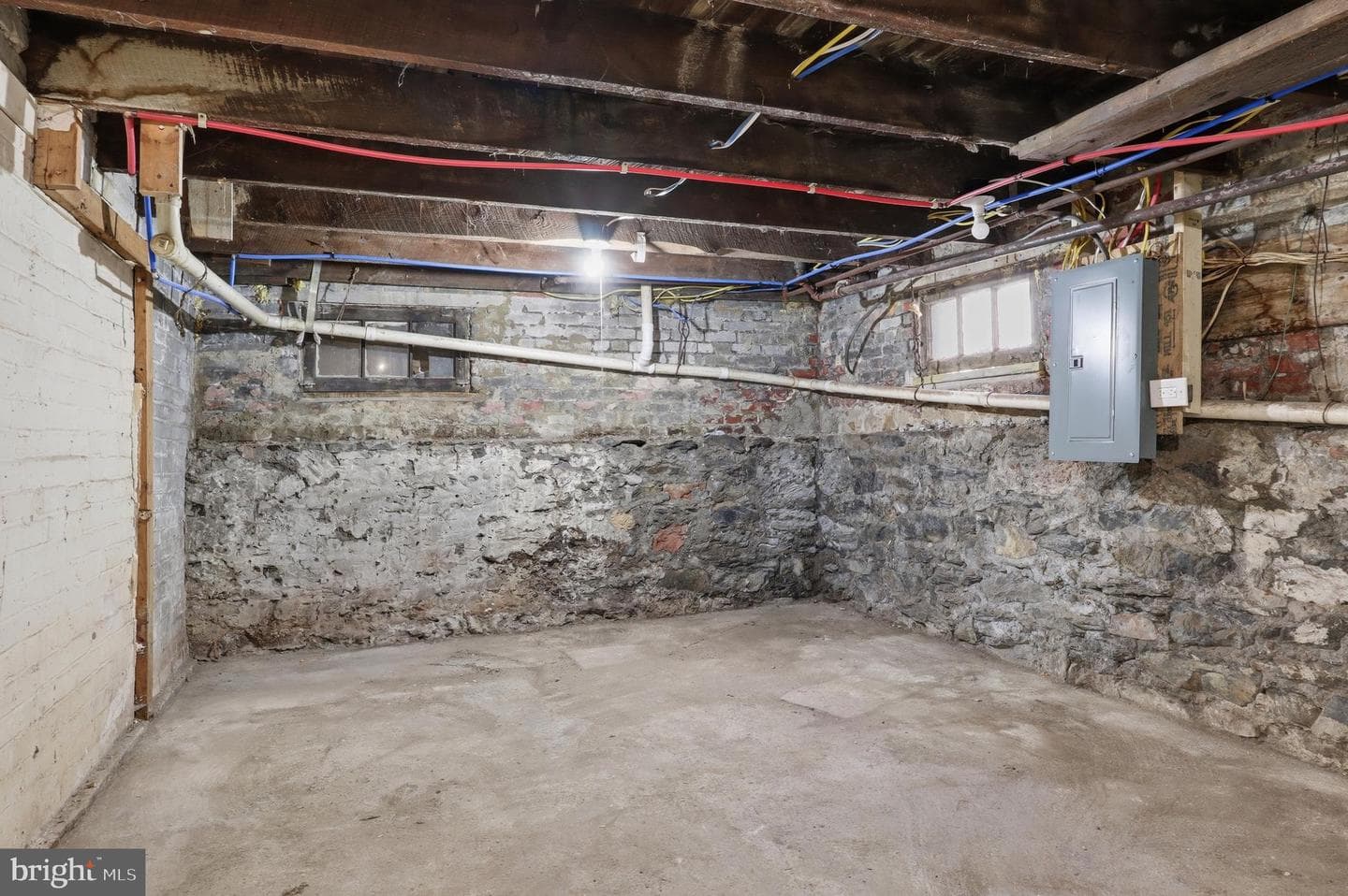 249 E Princess Street photo 32