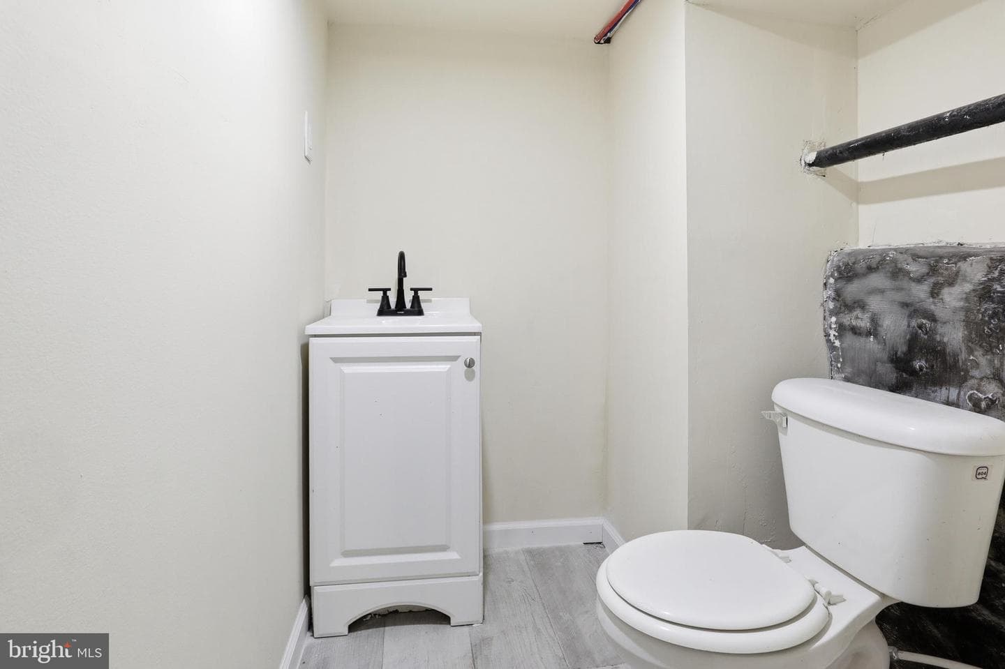 249 E Princess Street photo 33