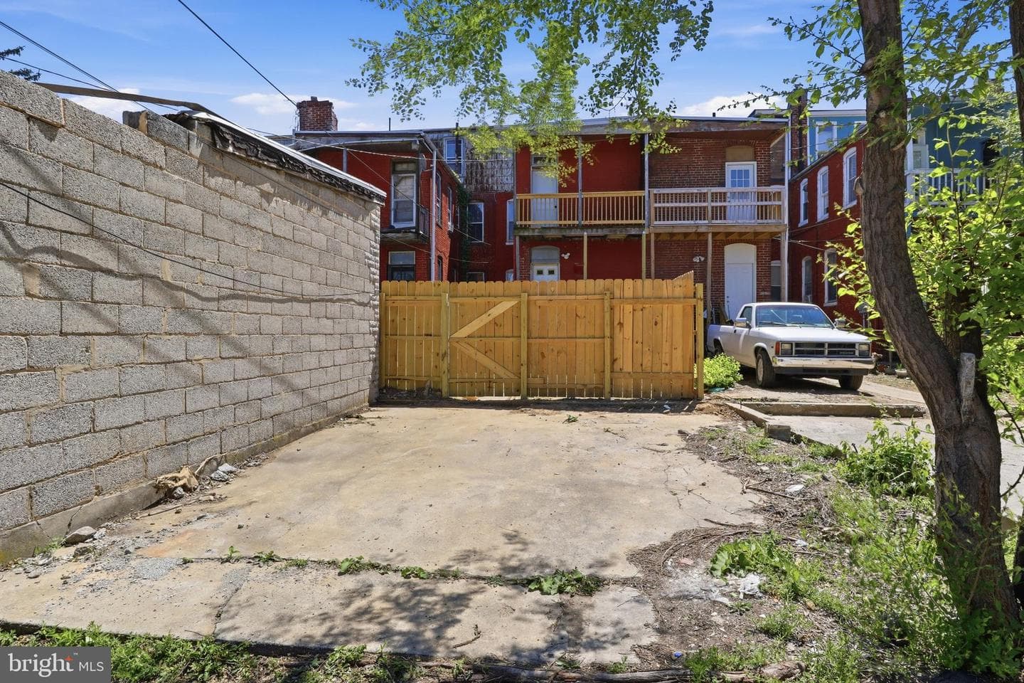 249 E Princess Street photo 36