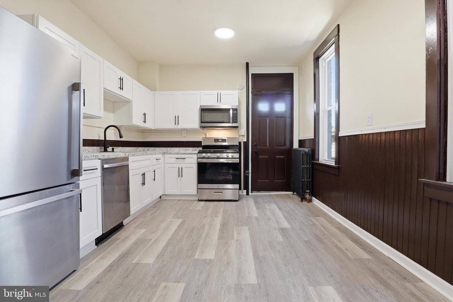 249 E Princess Street photo 9