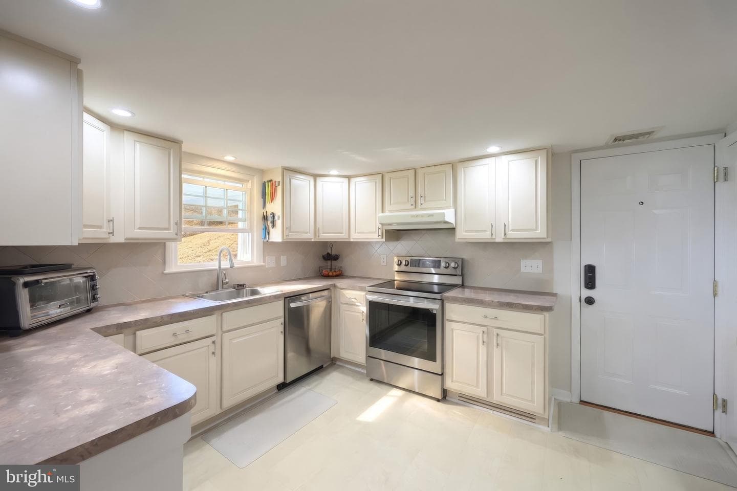 575 Sundale Drive photo 9