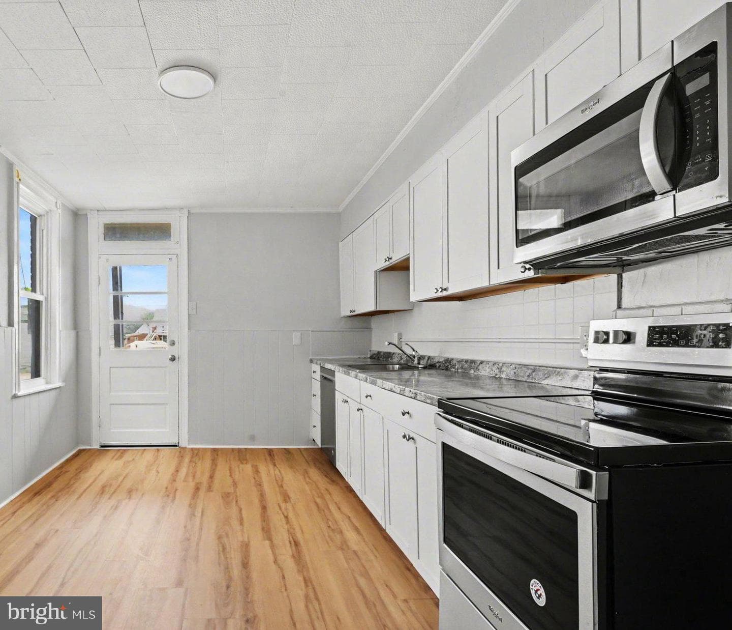 1419 W King Street photo 8