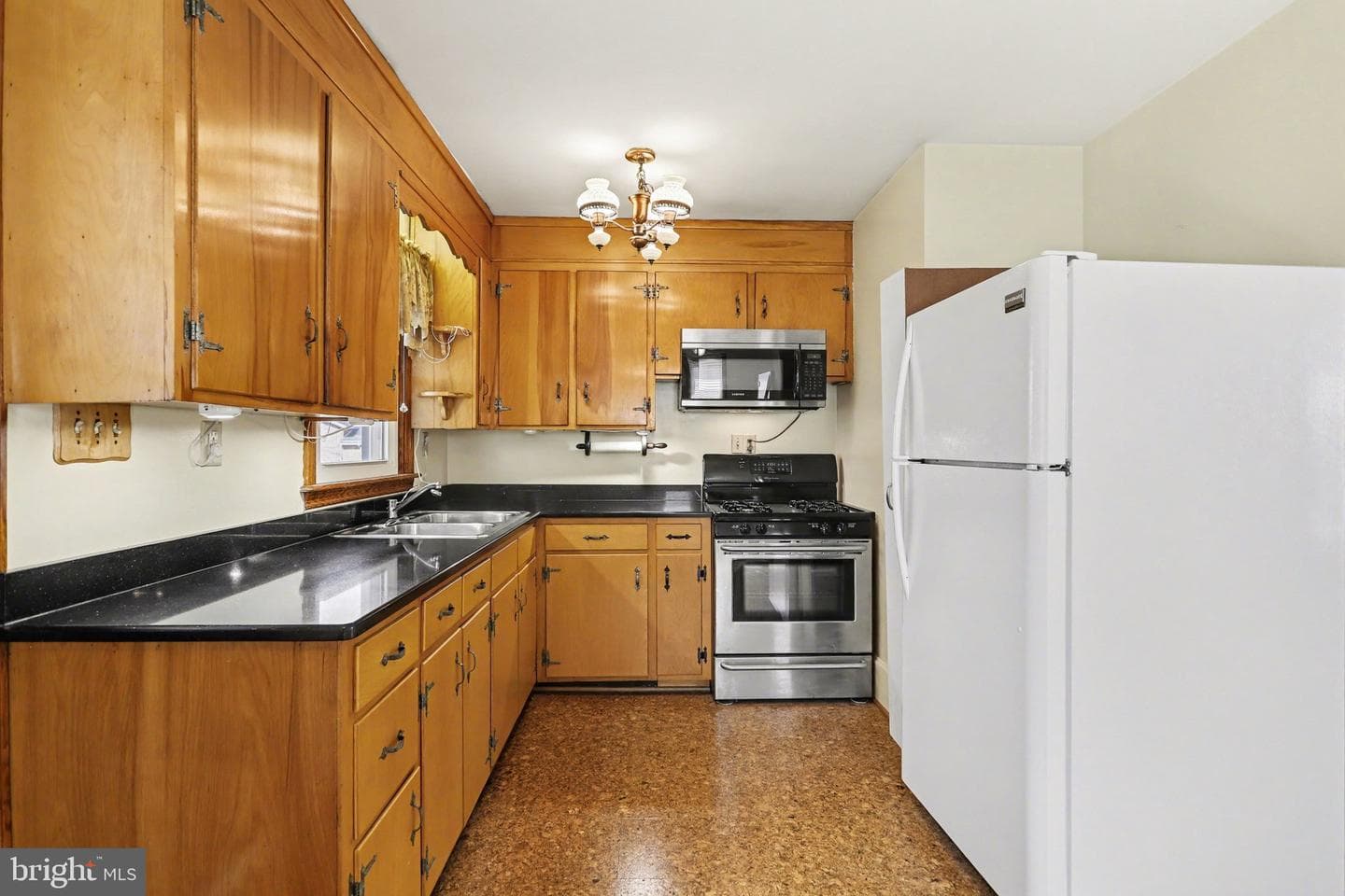 932 E Walnut Street photo 10