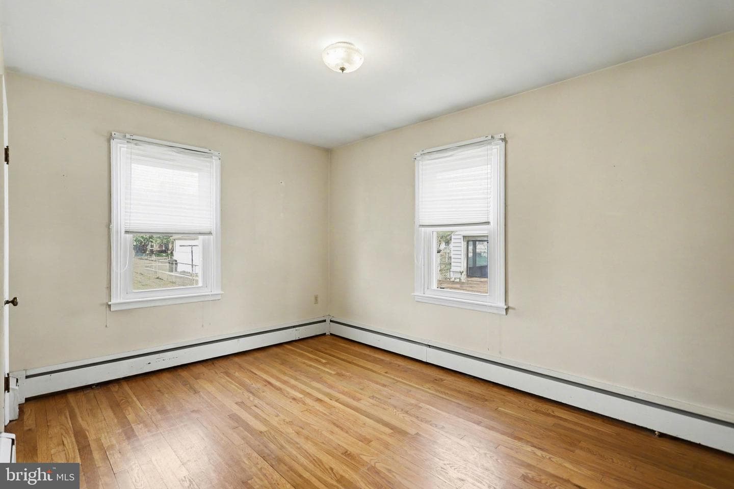 932 E Walnut Street photo 15