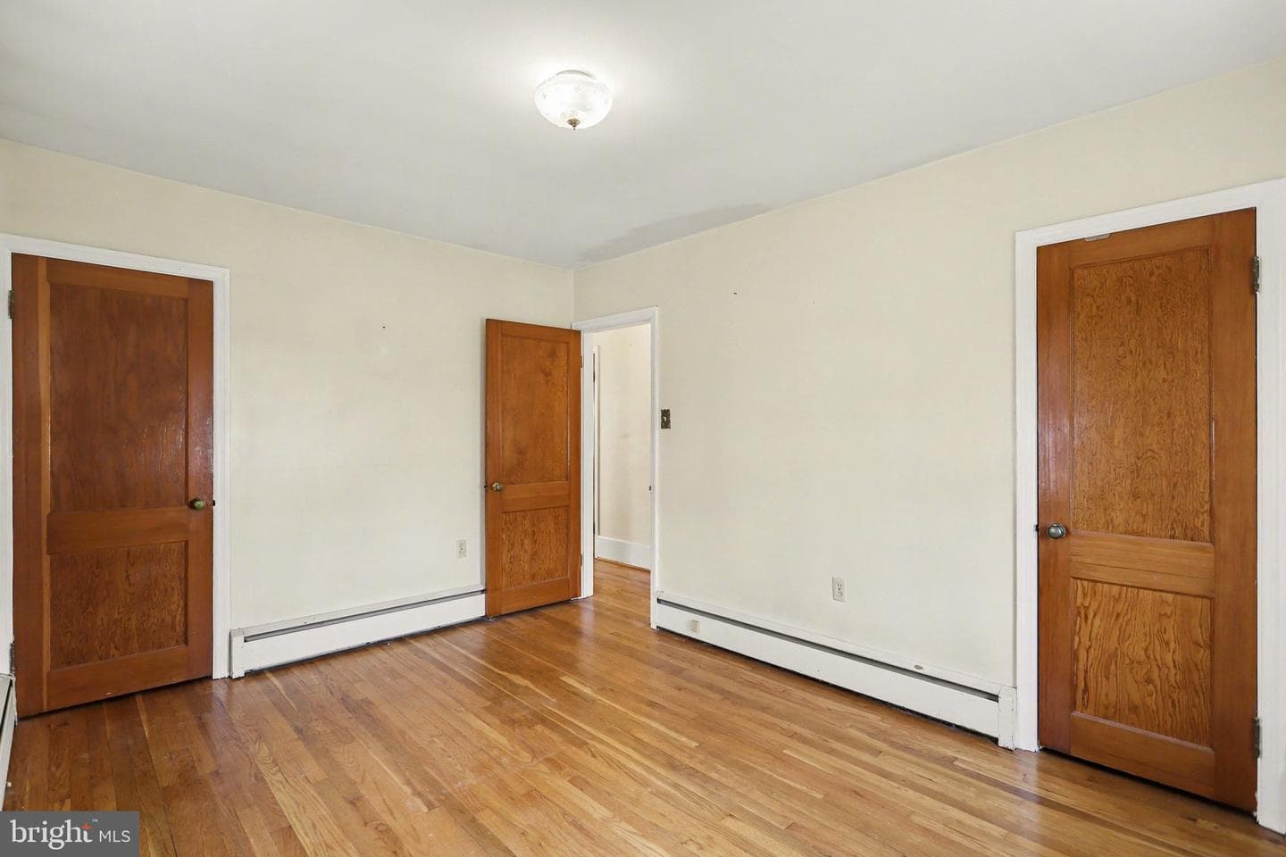 932 E Walnut Street photo 16