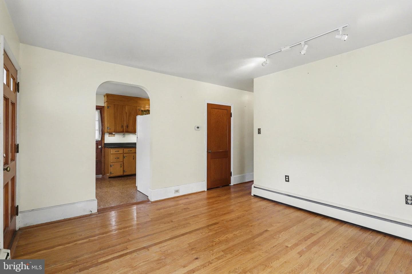 932 E Walnut Street photo 7