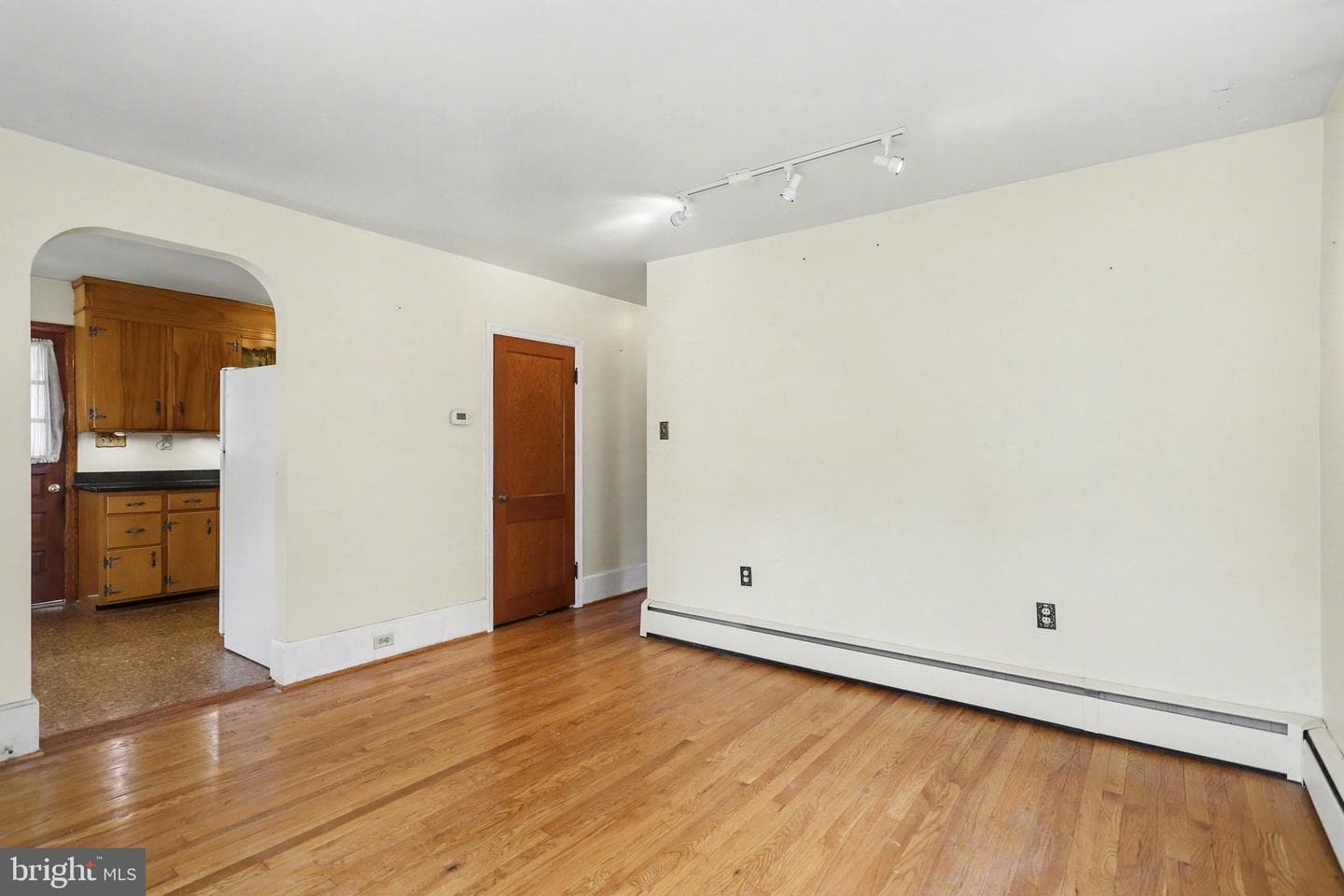 932 E Walnut Street photo 8