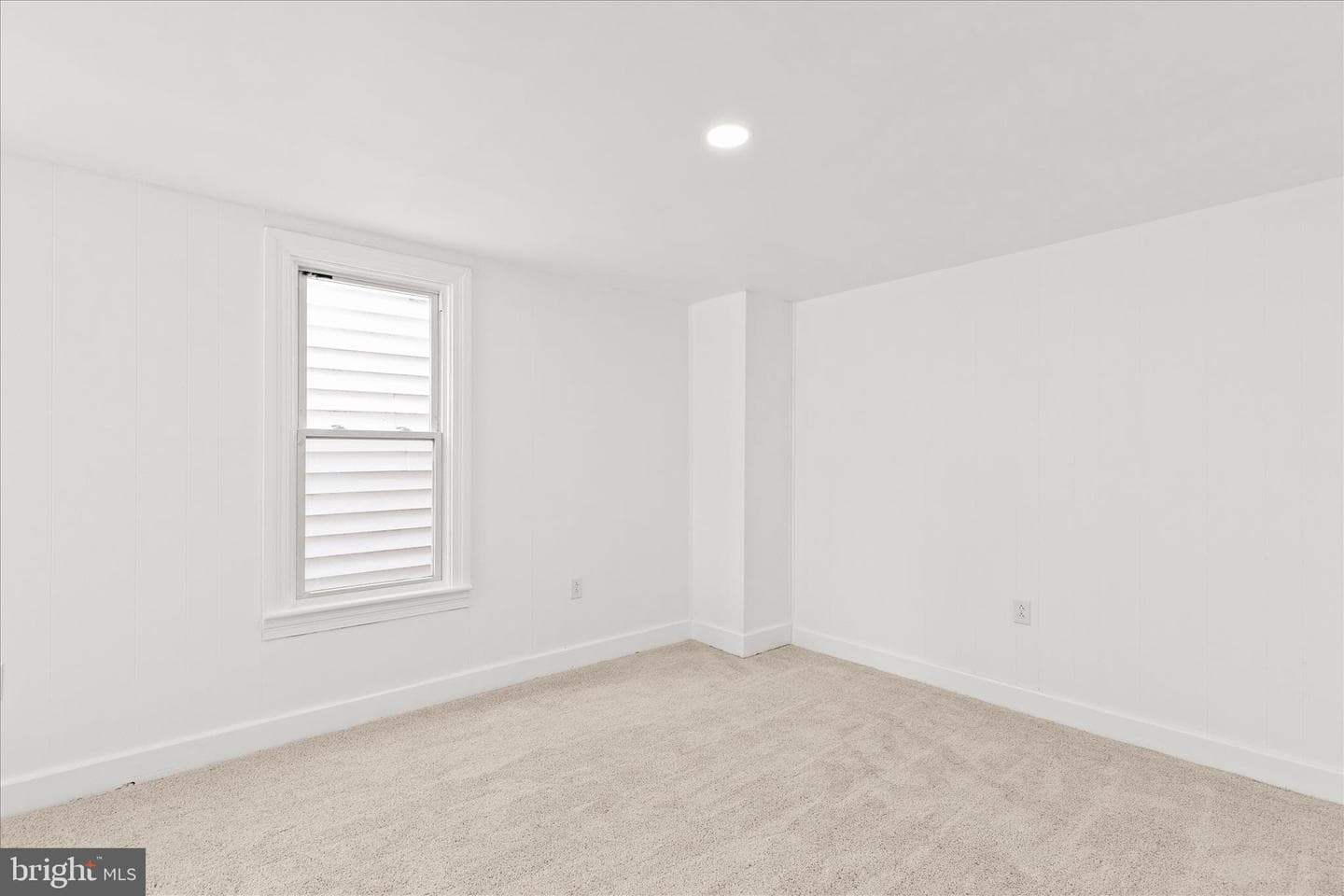 637 W College Avenue photo 16