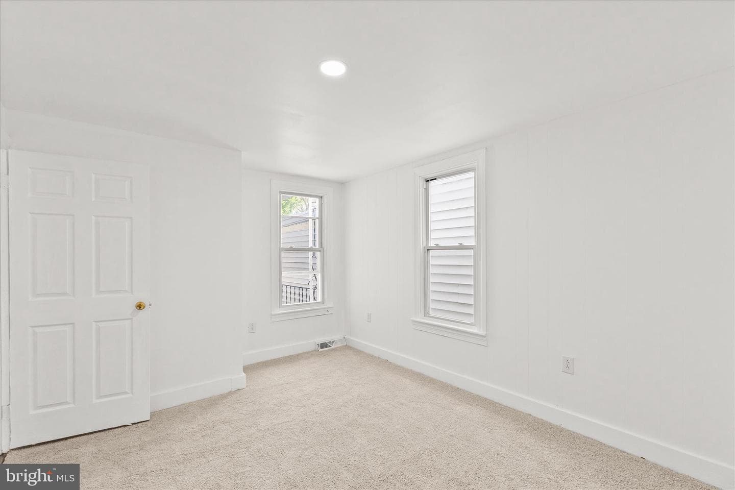 637 W College Avenue photo 17