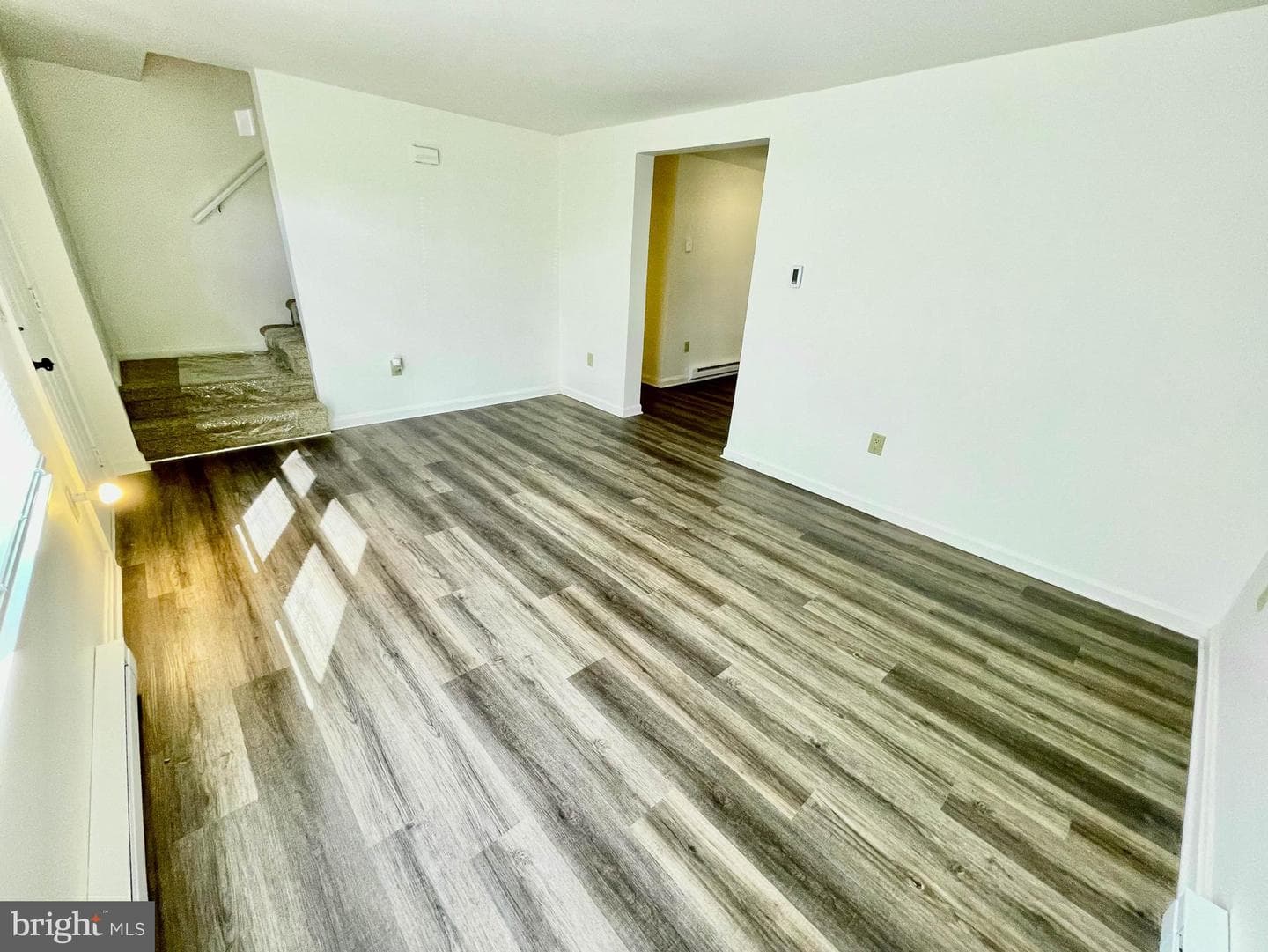 25 Camelot Court photo 2