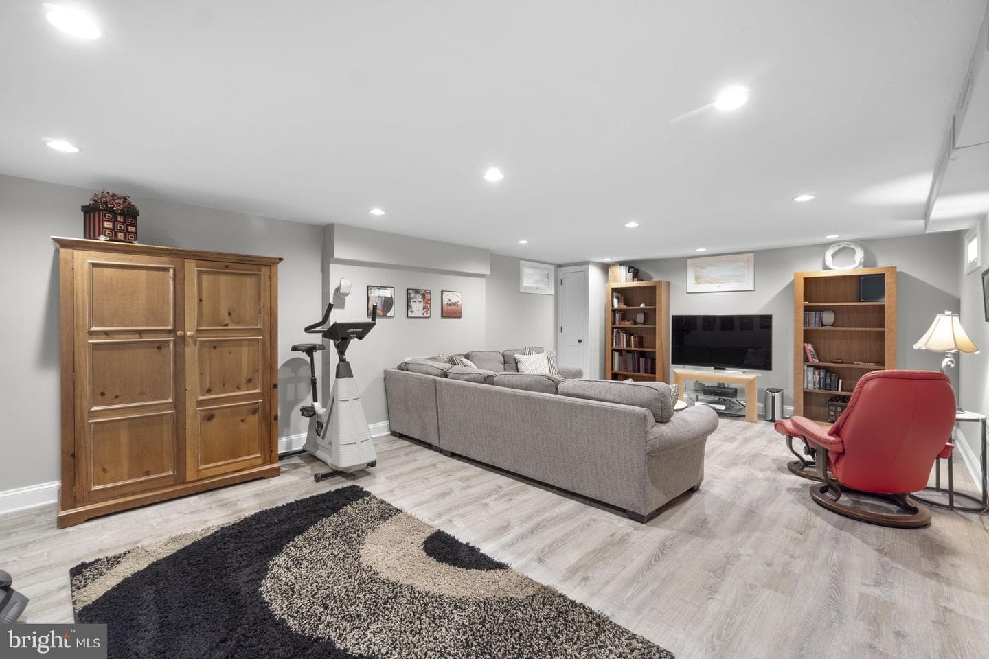 100 Edgewood Drive photo 32