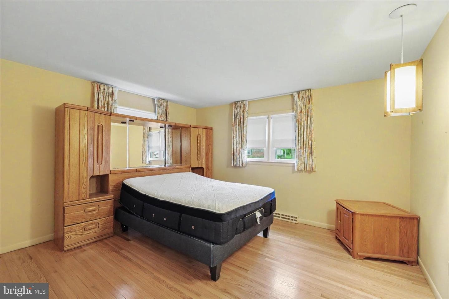 2401 Emerald Avenue photo 14