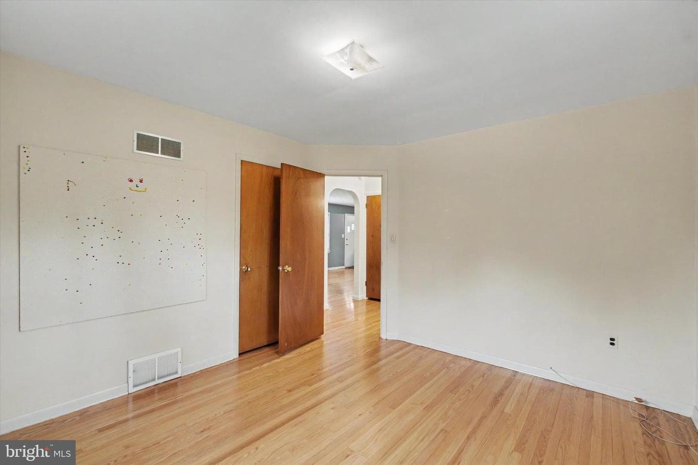 2401 Emerald Avenue photo 17