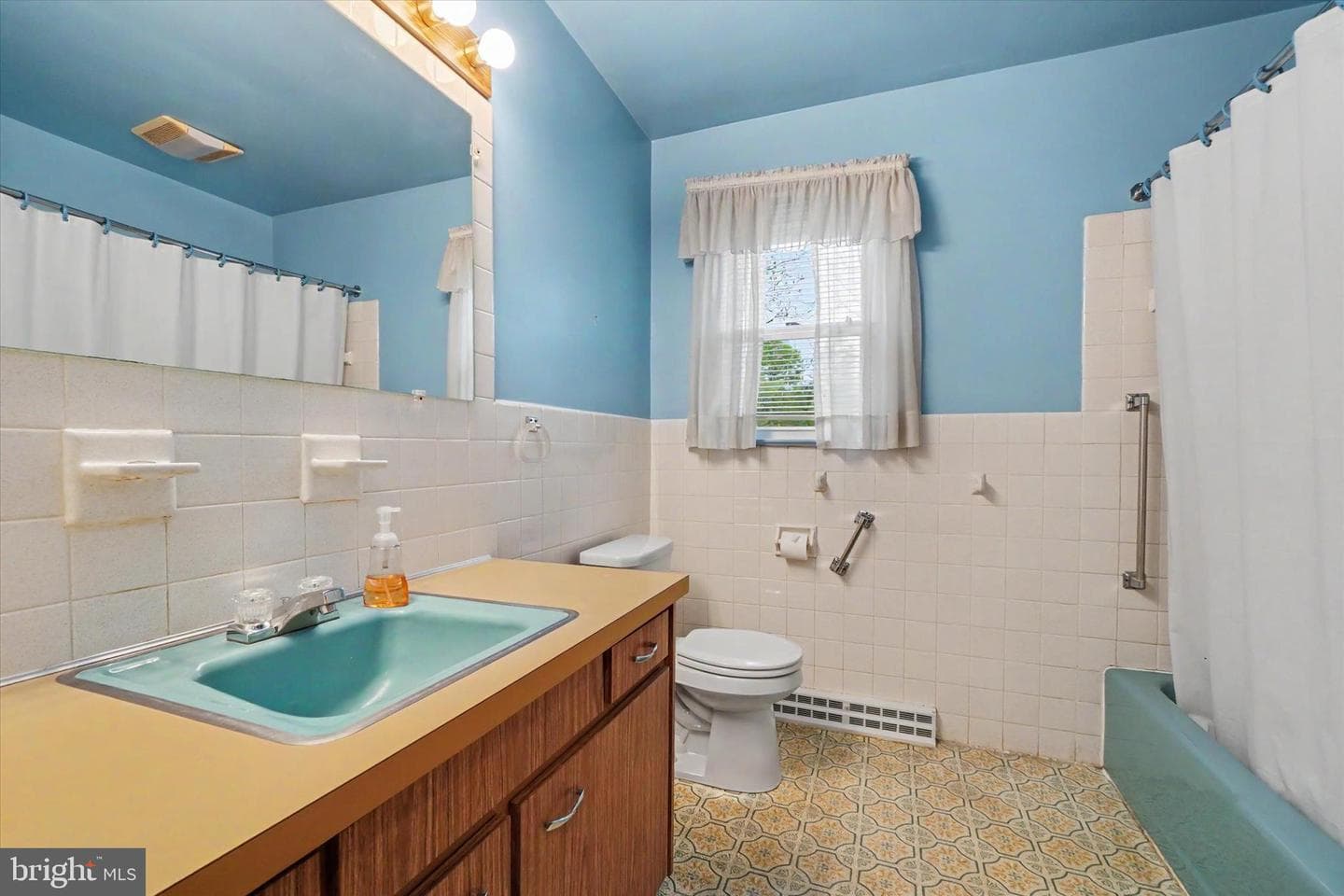 2401 Emerald Avenue photo 18