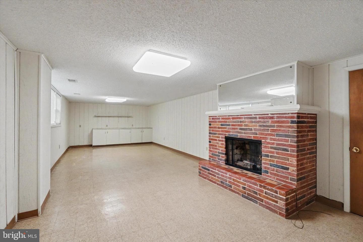 2401 Emerald Avenue photo 19