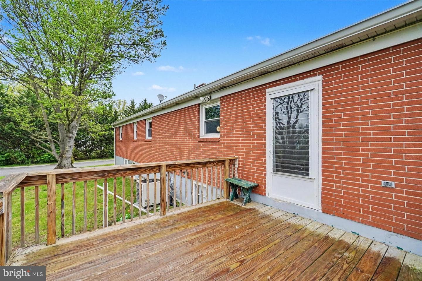 2401 Emerald Avenue photo 25