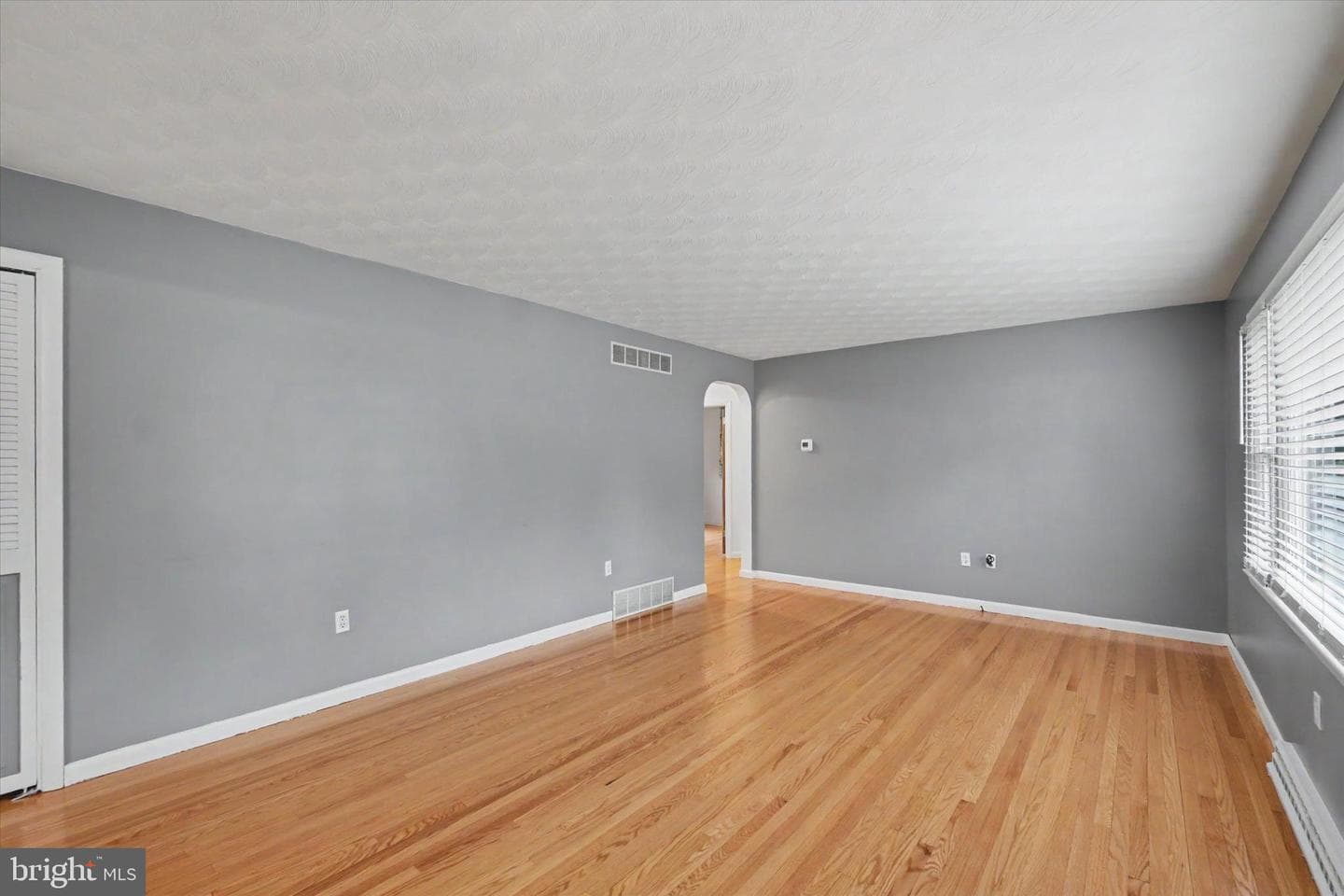 2401 Emerald Avenue photo 3