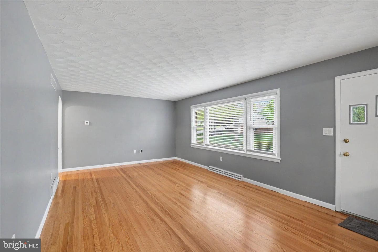 2401 Emerald Avenue photo 4
