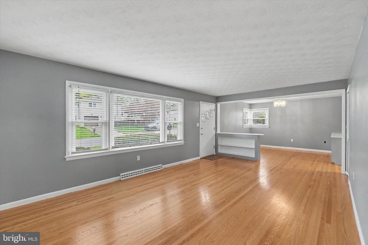 2401 Emerald Avenue photo 5