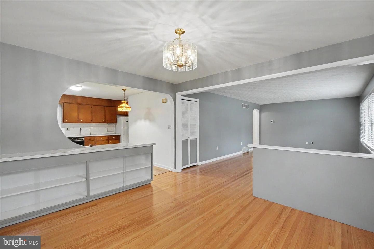 2401 Emerald Avenue photo 7