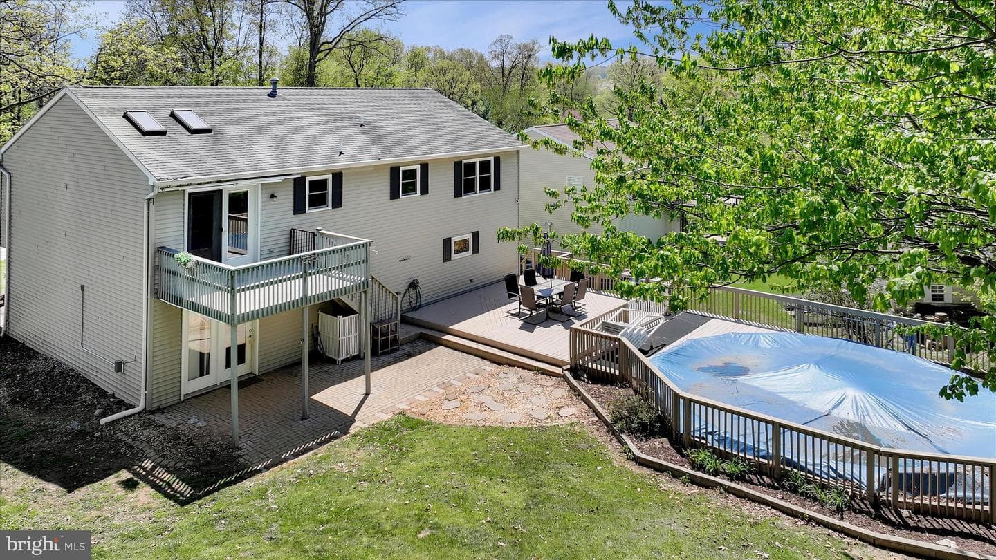 301 Larkin Drive photo 27