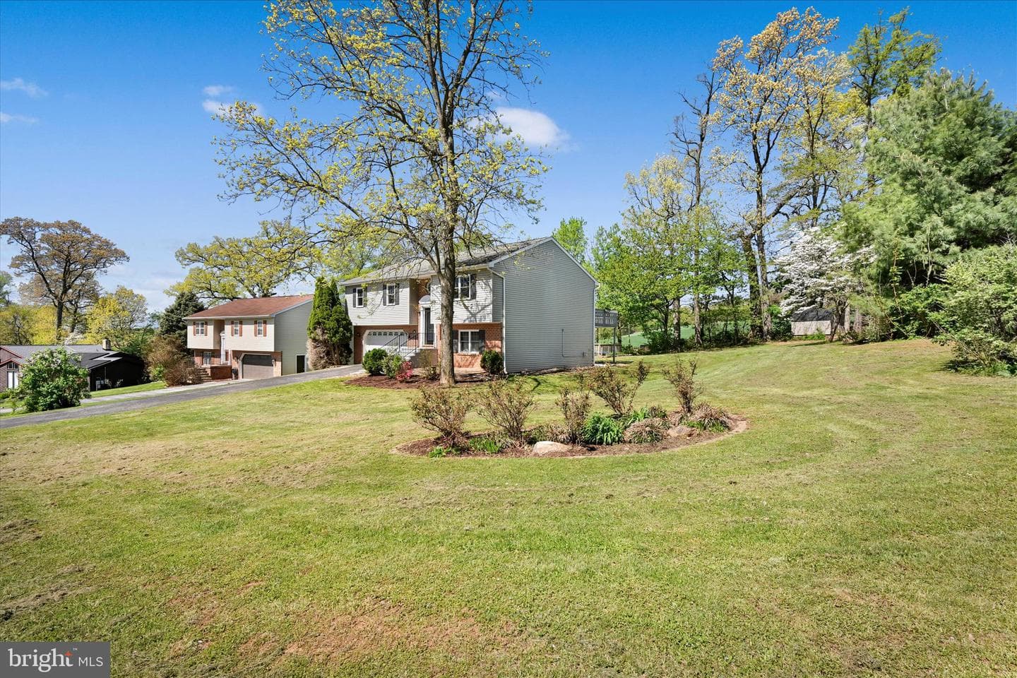 301 Larkin Drive photo 3