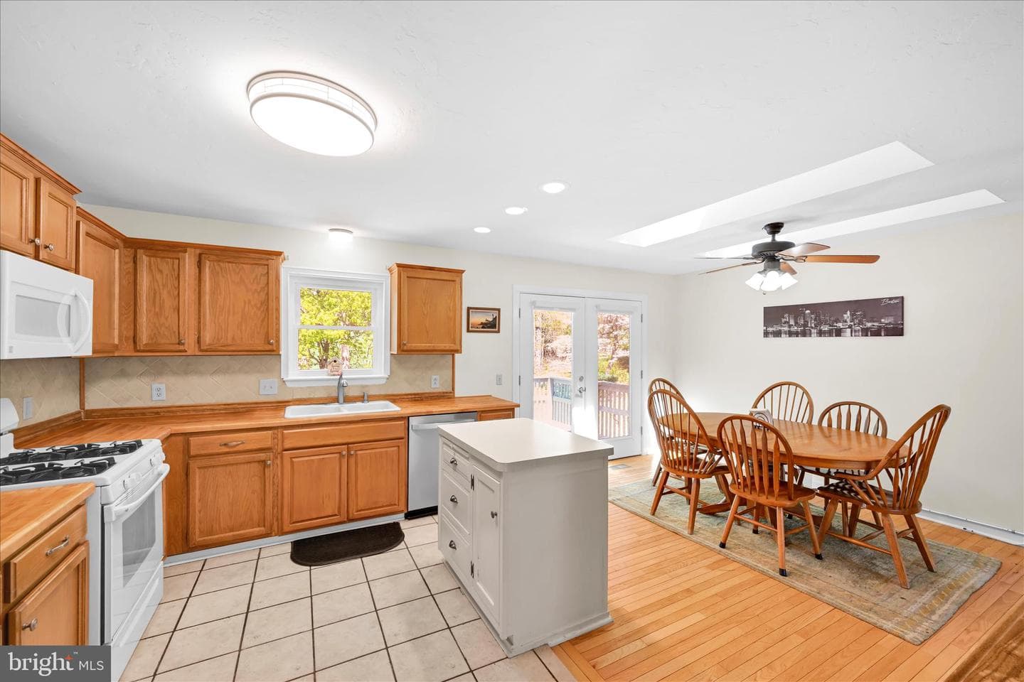 301 Larkin Drive photo 7
