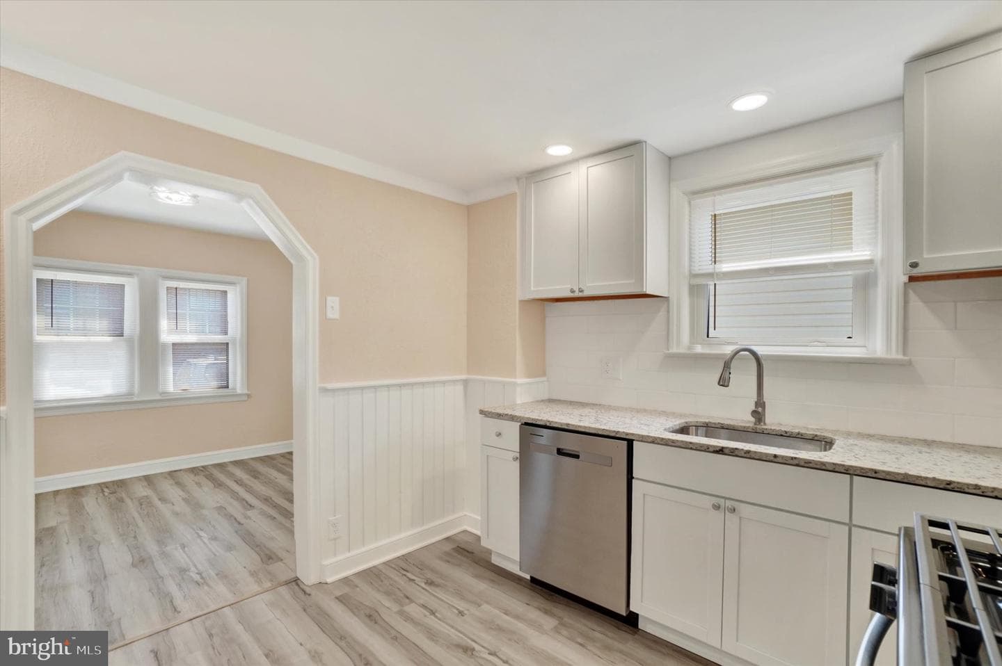 1229 W Poplar Street photo 9