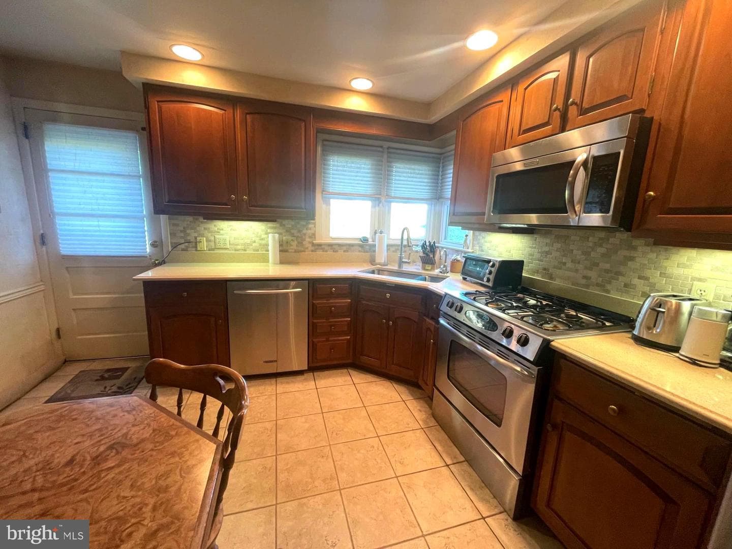1425 Hill Street photo 14