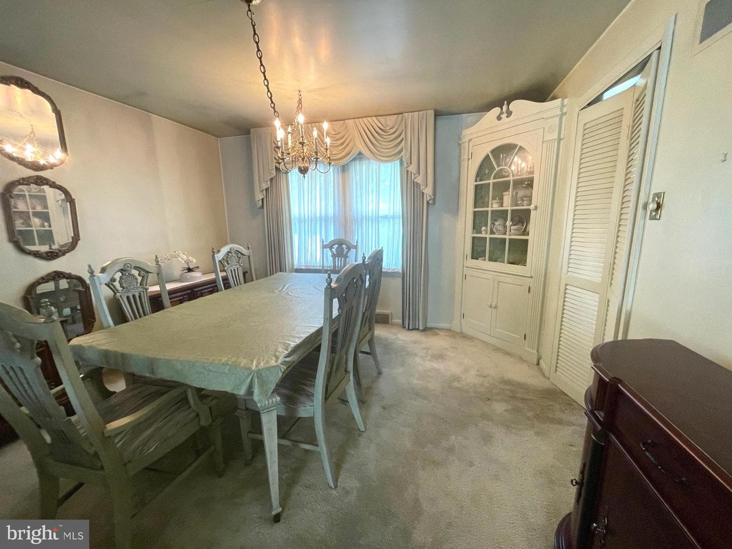1425 Hill Street photo 9