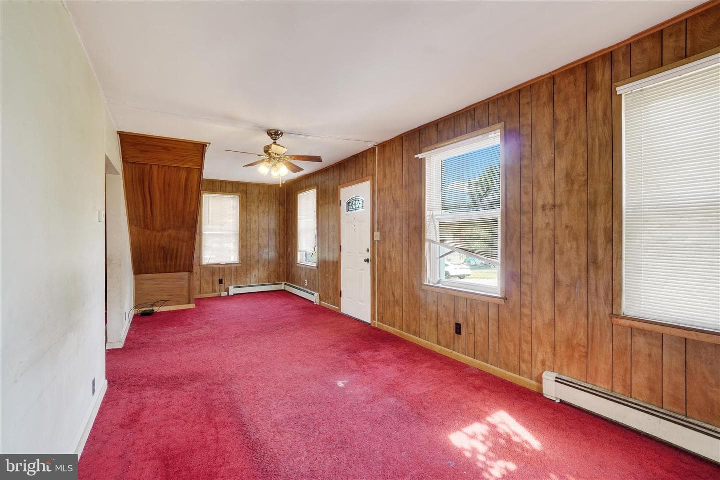 16 E Tolna Road photo 5