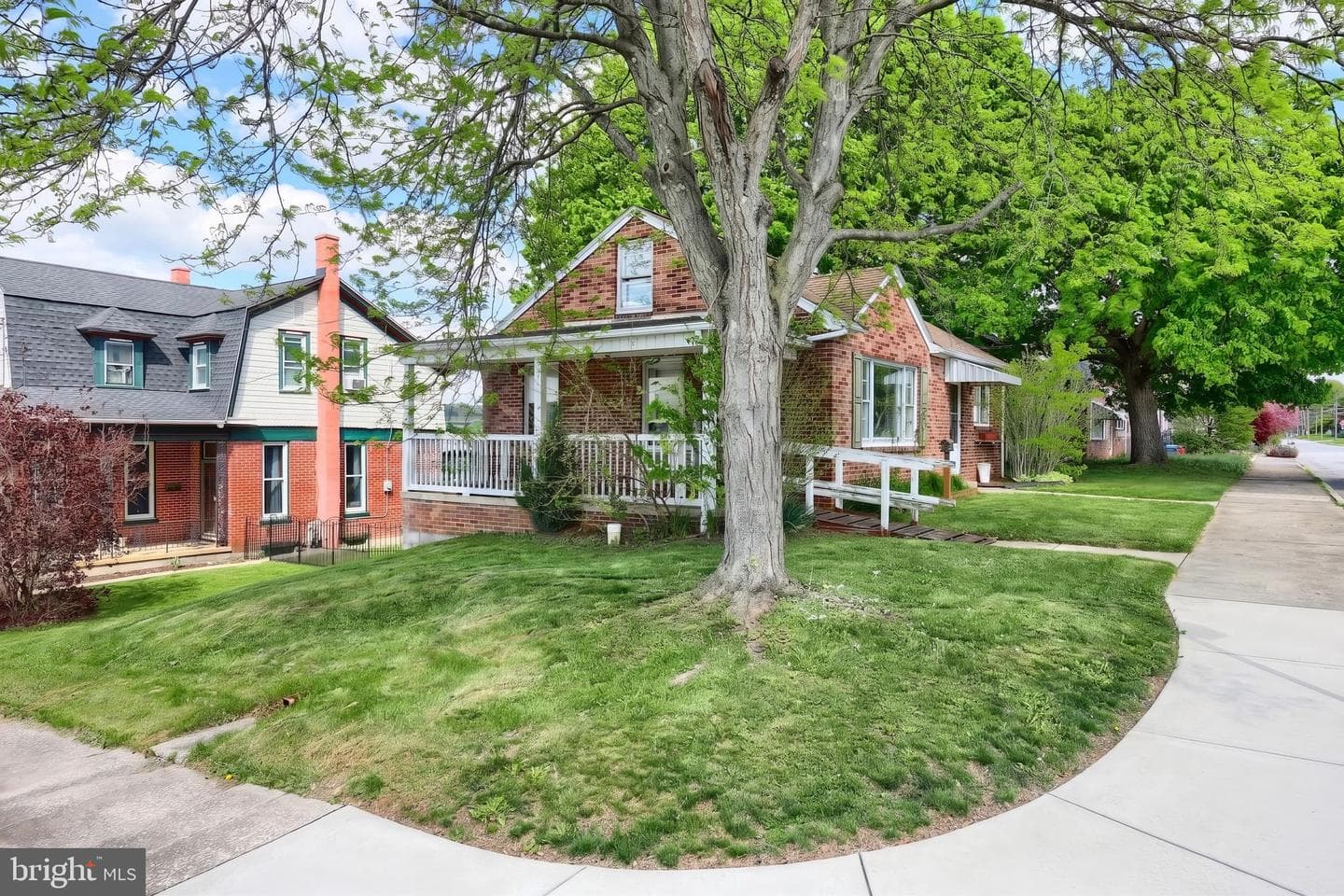 403 E Maple Street photo 4