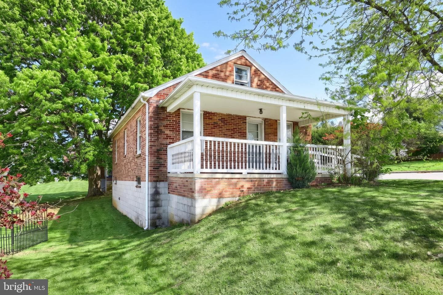 403 E Maple Street photo 5