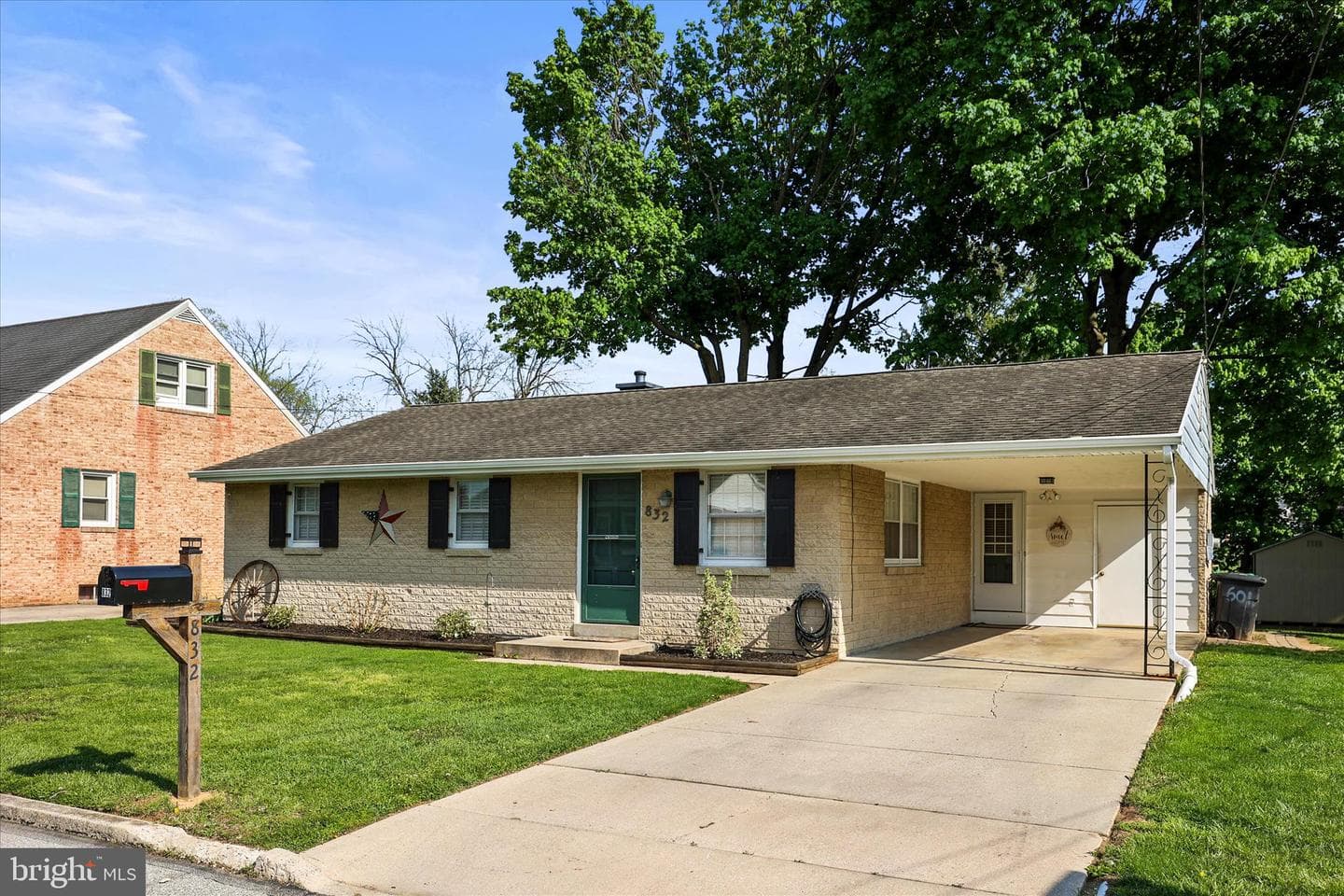 832 Hartman Avenue photo 2