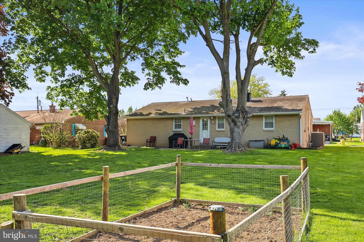 832 Hartman Avenue photo 29