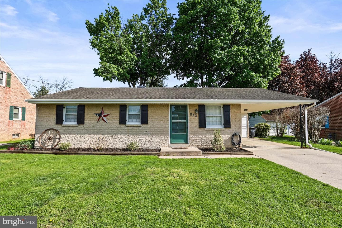 832 Hartman Avenue photo 3