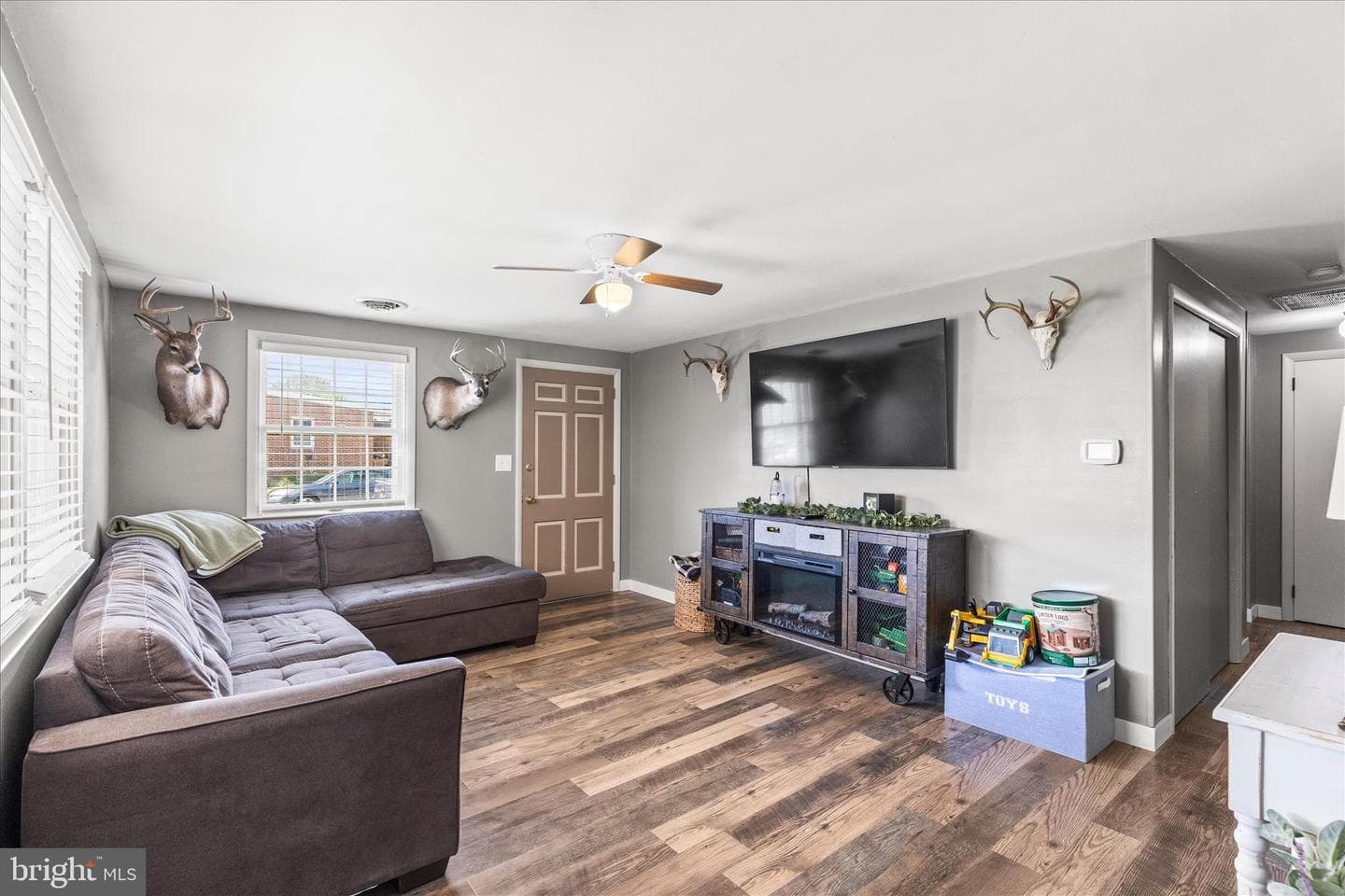 832 Hartman Avenue photo 6