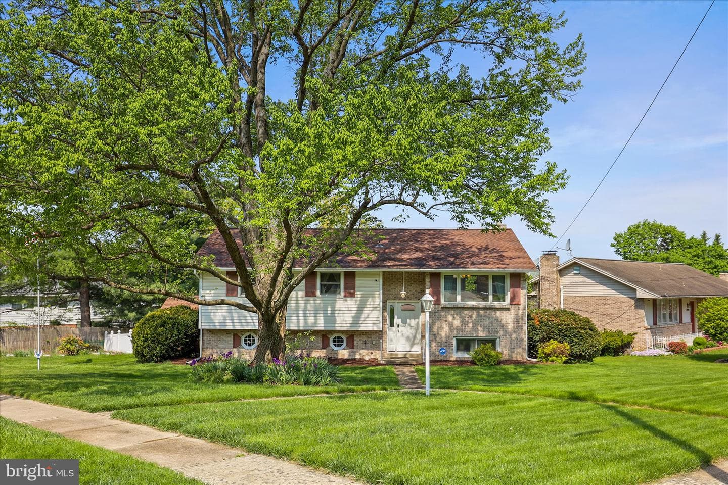 498 Maywood Road photo 2
