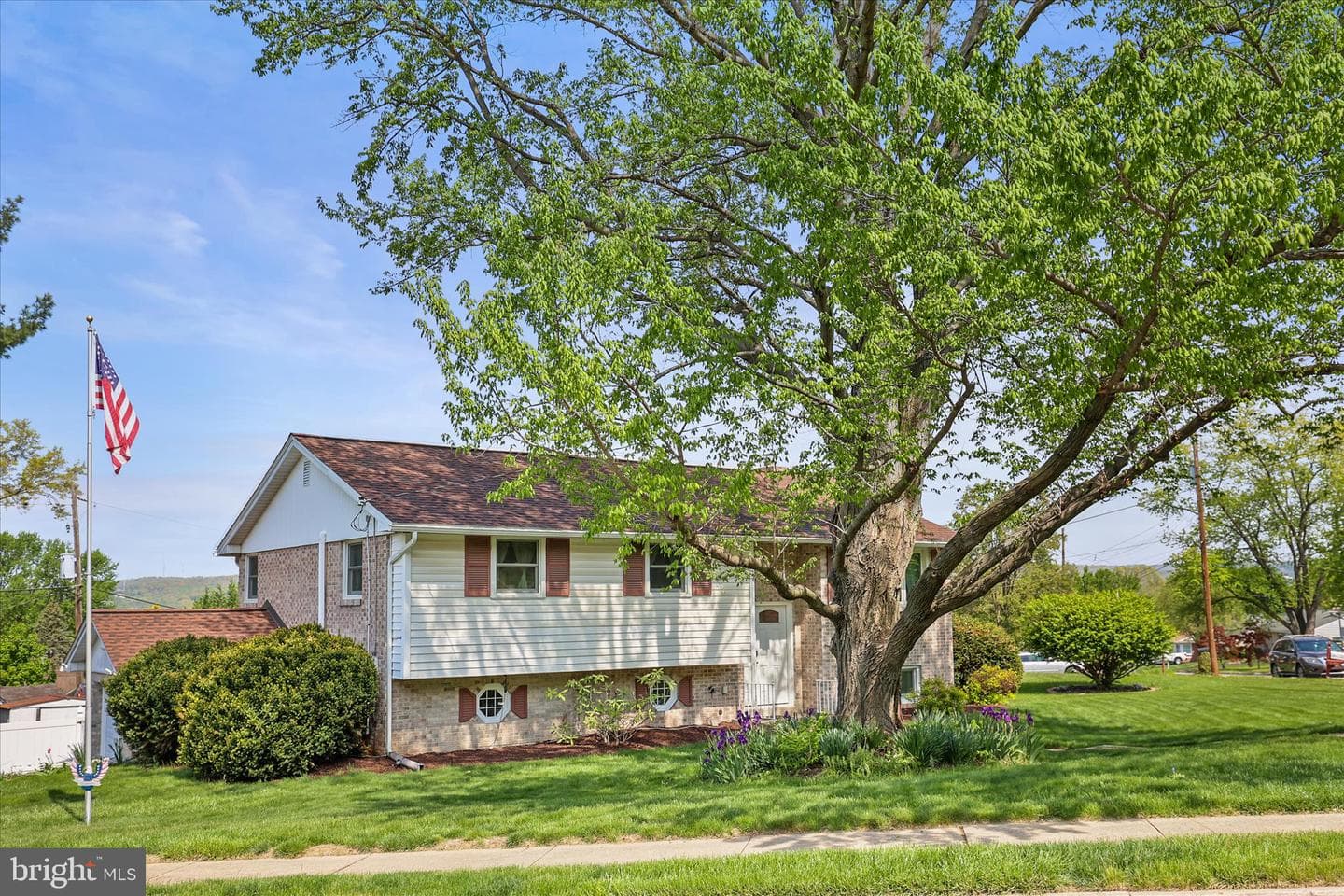 498 Maywood Road photo 3