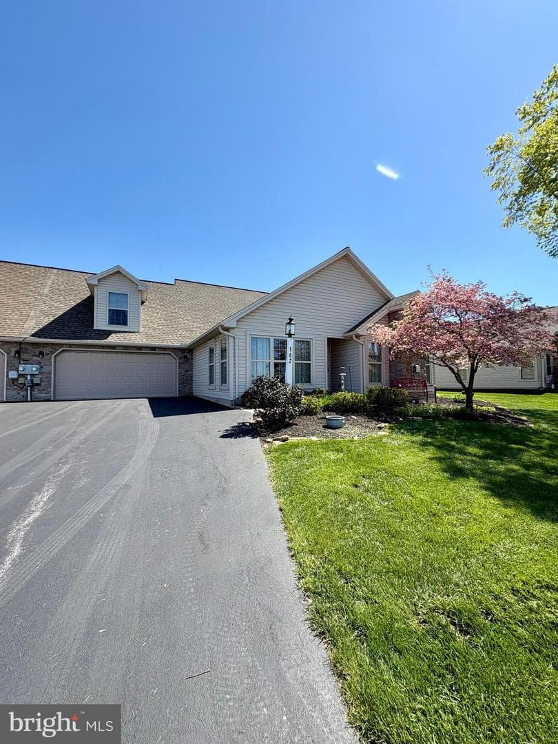 102 Heather Glen Dr, Red Lion