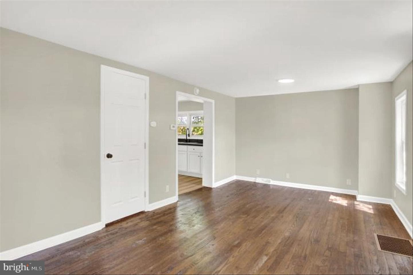 15 Pear Avenue photo 13