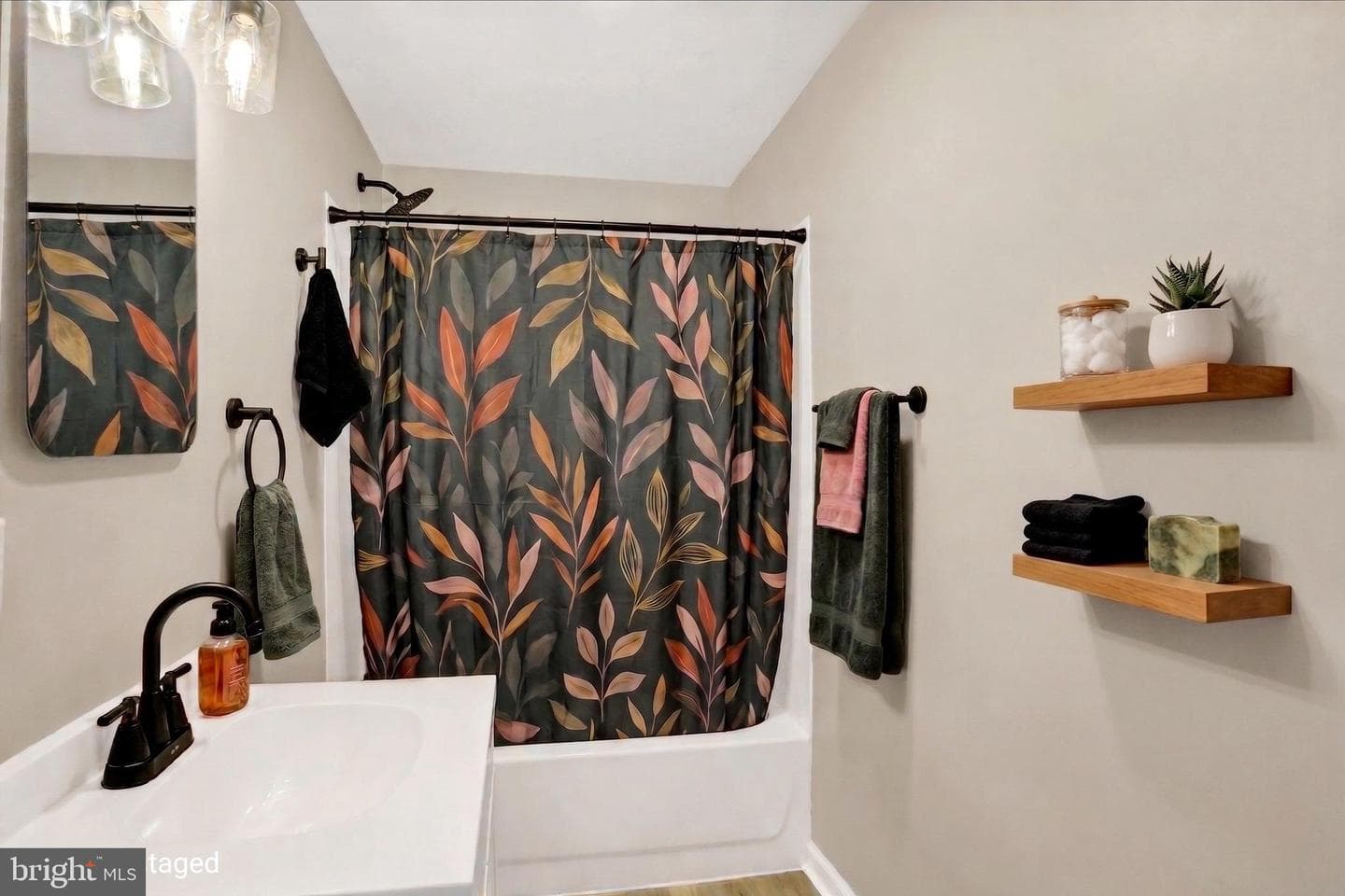 15 Pear Avenue photo 19